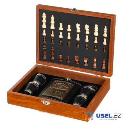 Jack Daniel's Flask Chess Gift Set