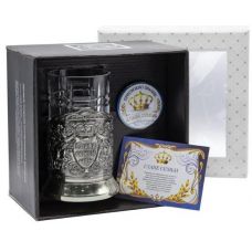 Gift set glass with glass holder, postcard and head of family badge