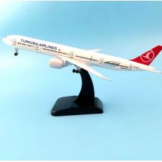 Scale 1: 400 model desktop figures of aircraft