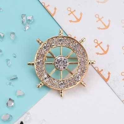 Брошь "Штурвал", цвет белый в золоте