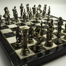 Шахматный набор: доска и фигуры
