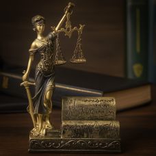 Настольный сувенир Фемида Богиня Правосудия с отделением для визиток и ручек