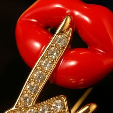 Broş "Jest", qırmızı və ağ