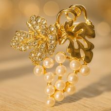 Broş “Üzüm” mini, ağ, qızılı ton, 2,5 sm.