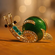 Broş “Salyanqoz”, ağ-yaşıl, qızılı ton