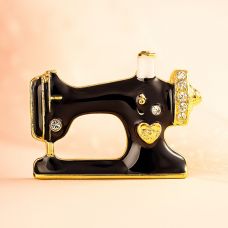 Брошь «Швейная машина»