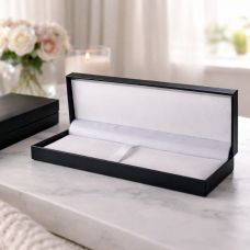 Qələm üçün hədiyyə qutusu, qara rəngdə