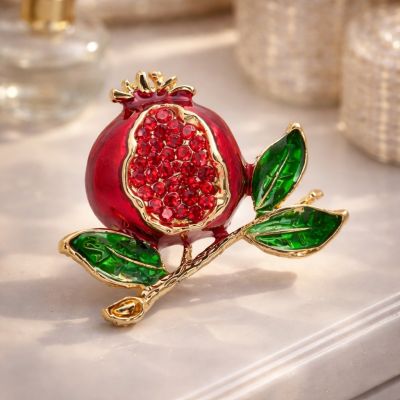 Brooch "Pomegranate Slice" in Gold Tone Brooch "Pomegranate Slice" in Gold Tone