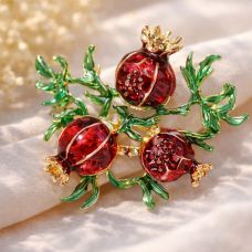 “Nar” broşu qızılı çalarda qırmızı-yaşıl vurğu