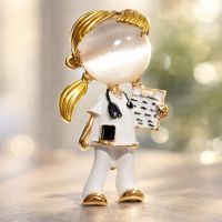 Брошь «Доктор» девочка, цветная в золоте