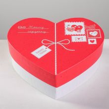 Love is Everywhere Box 16 x 14 x 6 cm