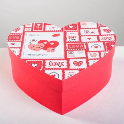 Love is Everywhere Box 22 x 20 x 9 cm