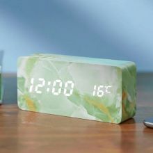 Электронные настольные часы с мраморным дизайном